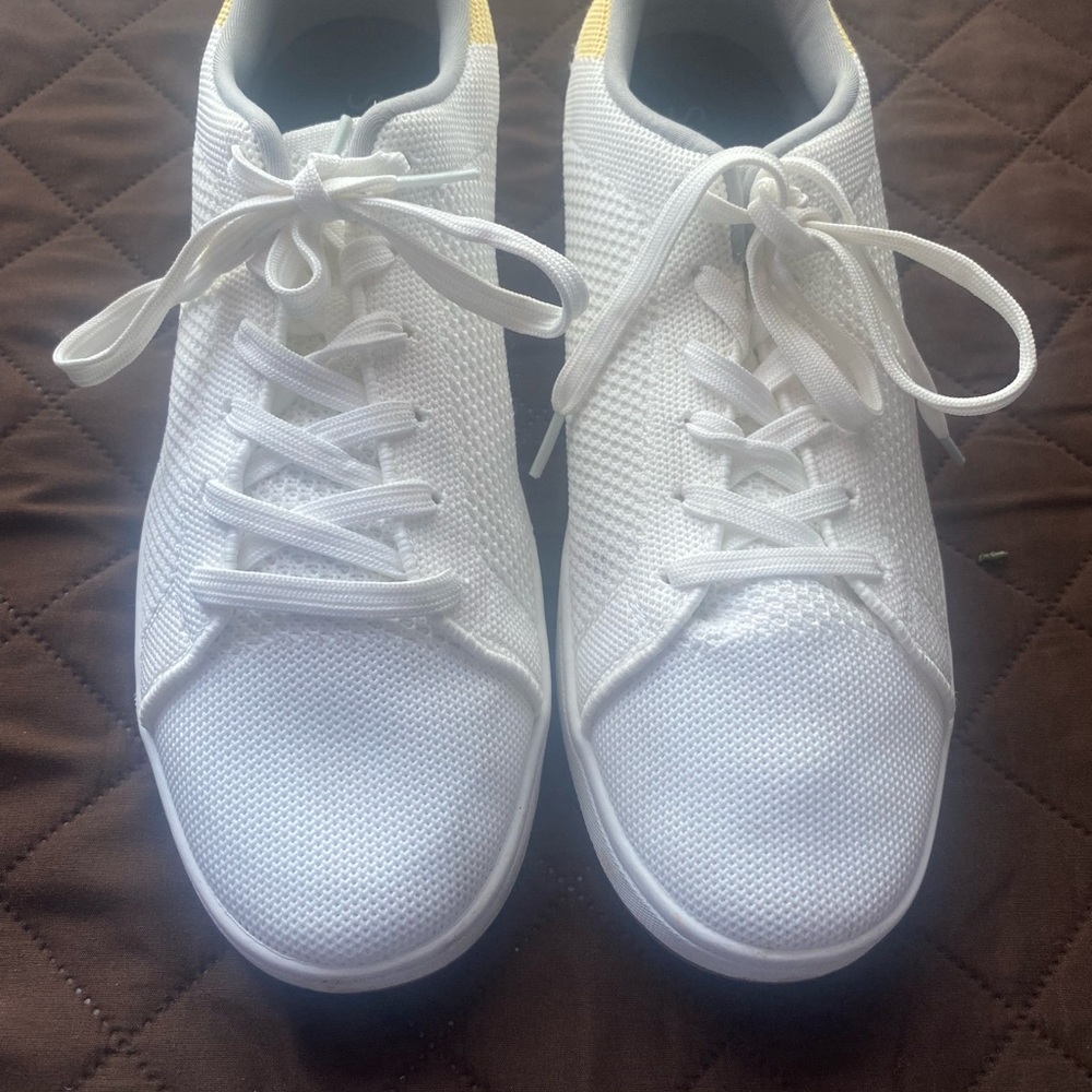 Suavs White Men's Sneakers Size 9